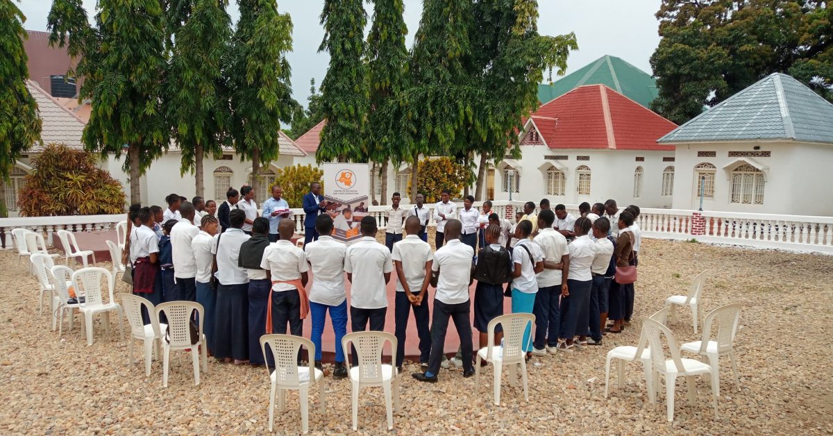 Nous mobilisons les élèves pour redresser notre système éducatif défaillant.